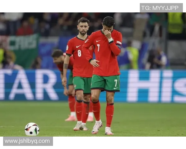 当足球球星泪洒绿茵场那一刻全世界都感受到无法言说的悲伤